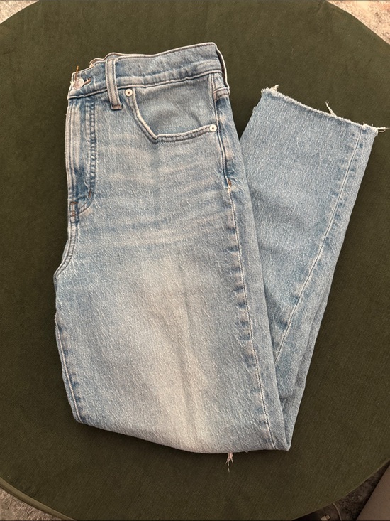 Madewell Pants - Madewell, the perfect vintage jeans ripped size 29